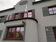 BÍLÁ PANÍ U KOŤÁTEK